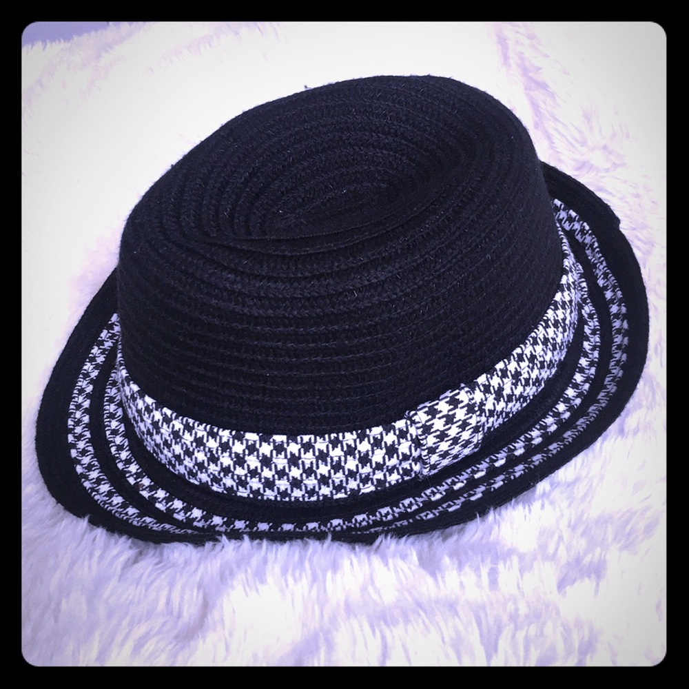 Black & White (Jessica Simpson) Hat